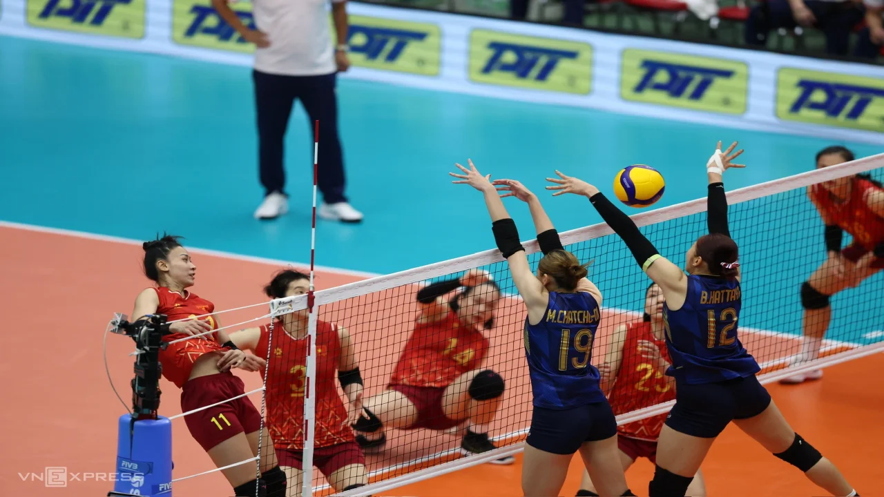 Tuy vậy, những năm gần đây Việt Nam đã tiến bộ rõ rệt, từng gây chấn động khi đánh bại Thái Lan tại SEA V.League 2025. Chính điều đó tiếp thêm cho các học trò của HLV Nguyễn Tuấn Kiệt niềm tin khi bước vào trận chung kết SEA Games 33.