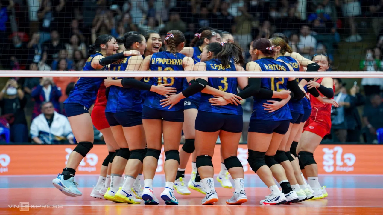 Set quyết định diễn ra với nhịp độ cao và căng thẳng cực độ. Việt Nam có lúc dẫn 10-5, tức là chỉ còn cách năm điểm để vô địch. Tuy nhiên, Thái Lan vẫn kiên trì bám đuổi.